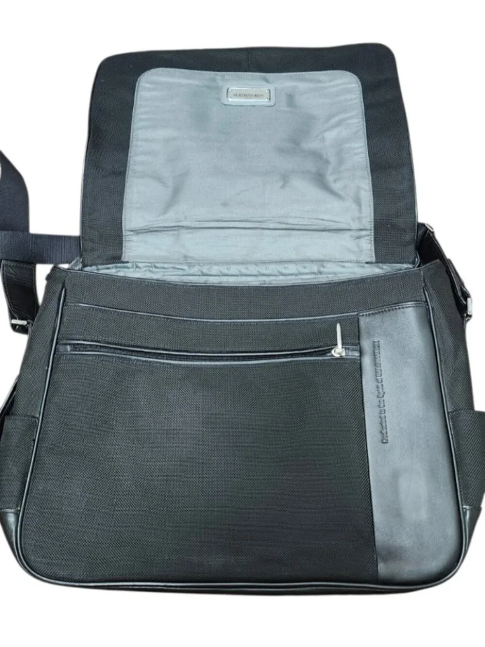 TUMI Black Messenger Bag Trim Laptop Crossbody Business Travel Work Bag